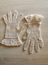 paire de gants anciens en dentelle entièrement fait main