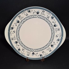 ?Plat à gateau , tarte en porcelaine royal doulton fine china modèle Cambridge