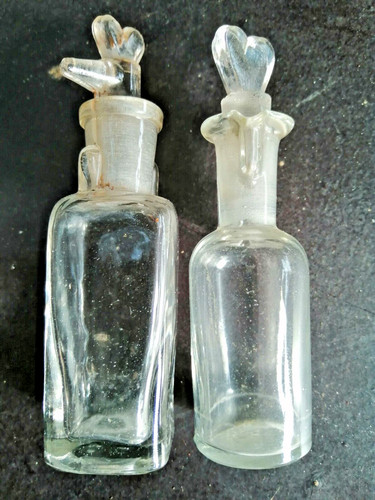 Deux anciens flacons parfum - deux,