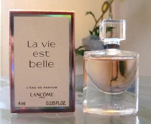 Vie est belle - , de