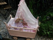 jouet lit rose poupée ancien sur roue en bois poussette poupon baigneur enfant