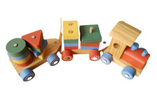 Ancien petit train en bois pour jeune enfant