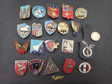 2165/MEDA - Lot de 21 insignes