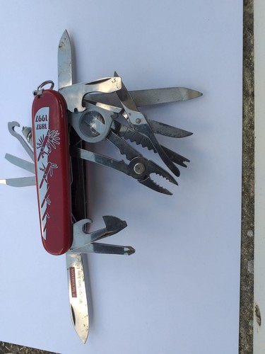 Victorinox swiss army knife - army,