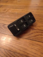 interrupteur lève vitre AV  land rover DISCOVERY 3 L319  RRS L 320  YUD501540PVJ