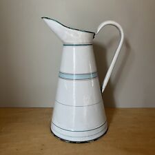 Ancien Grand Broc en Tôle