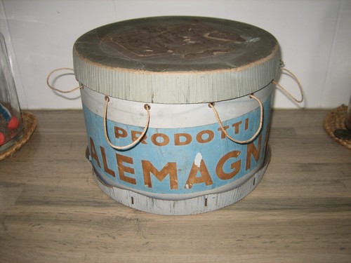 Ancienne boite chapeau en - à,