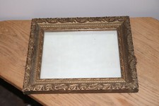 Miroir ancien avec cadre vintage en bois surmonté de platre 