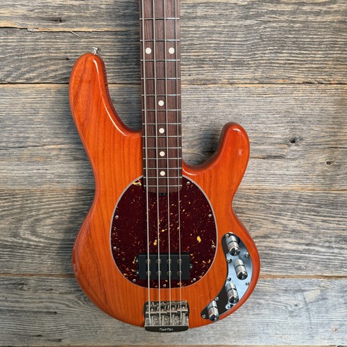 Ernie ball music man stingray - ernie,