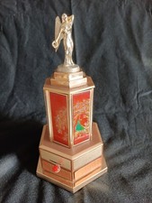 Distributeur de cigarettes ou de rouge à lèvre musical. (Vidéo).