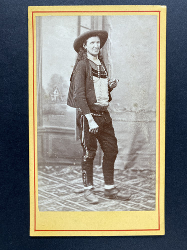Laroche breton costume - breton,
