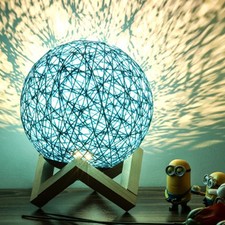 Lampe de table en rotin de