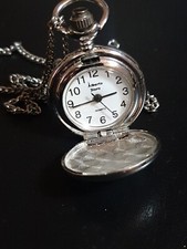 Très jolie montre de col  Alberto Fioro à Pile mouvement Japonais fonctionne 