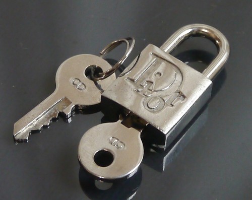 Authentique logo clé cadenas
