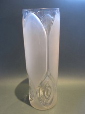 Très beau vase haut en verre transparent et poli. TB état