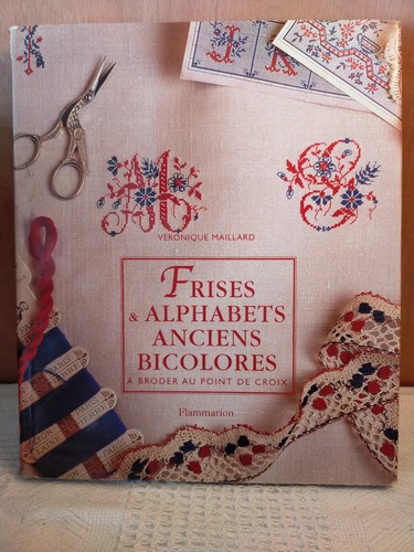 Livre frises et alphabets - -,