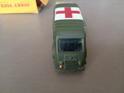 Dinky toys ambulance militaire - dinky,