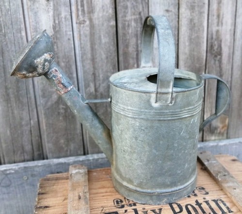 Ancien arrosoir rond - arrosoir,