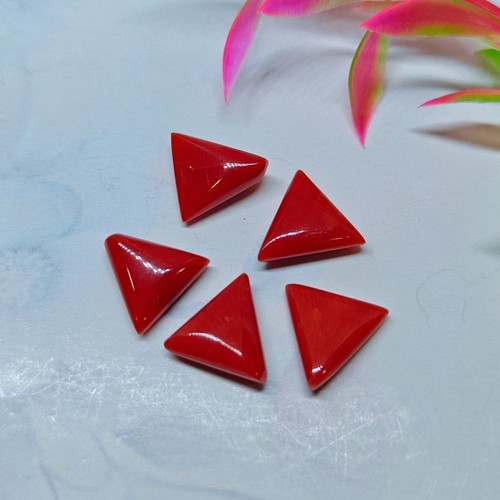 Véritable cabochon triangle