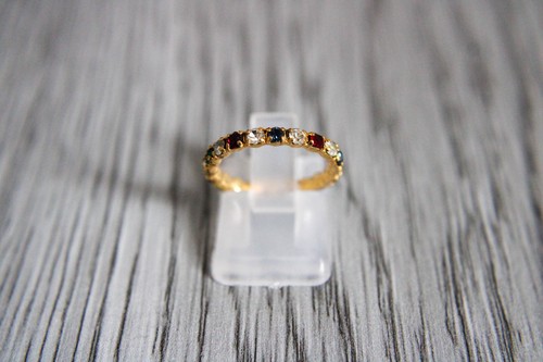 Bague fine dorée strass