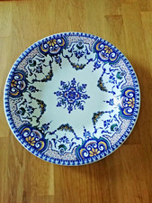 Assiette en faïence de GIEN à bord contourné Louis XV à décor Rouen