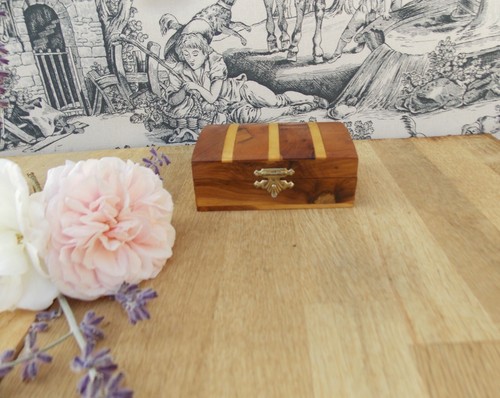 Ancienne petite boite - ancienne, en