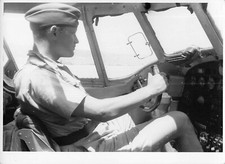 Pilote Allemand Dans Avion~Photographie Militaire De La Seconde Guerre Mondiale