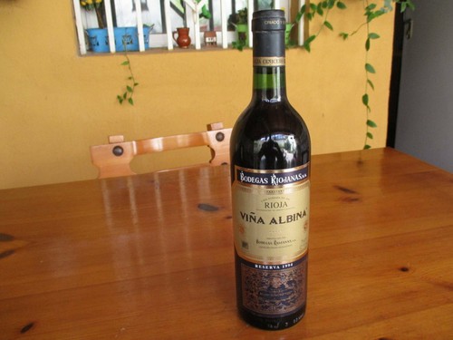 Bouteille vin vigne - vin, albina