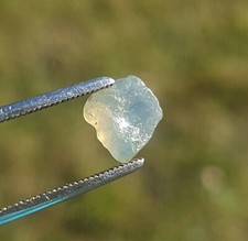 Saphir bleu brut de Madagascar