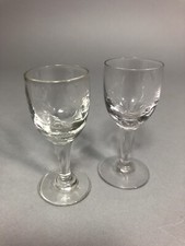 2 très anciens VERRES À LIQUEUR sur pied Verre soufflé