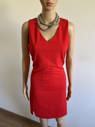 Robe rouge sans - , manches