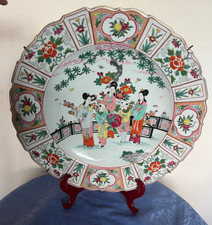 Grand plat en porcelaine