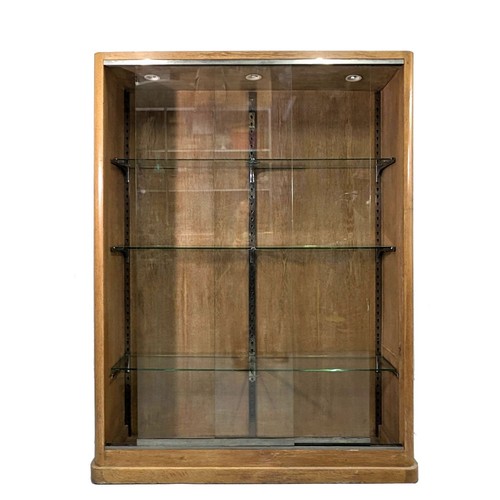 Vitrine magasin porte - de,
