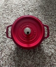 Cocotte en fonte Staub "Rouge Cerise"
