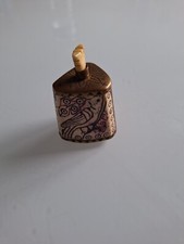 Old Asian snuff bottle engraved with animal tabatière chinoise avec bouchon