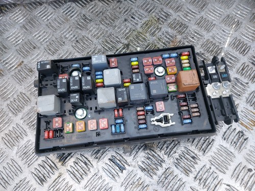 Boitier fusibles opel - boitier,