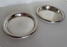 Deux dessous bouteilles en métal blanc argenté Christofle et Frenais fin 19e