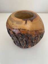 Petit vase en bois tourné