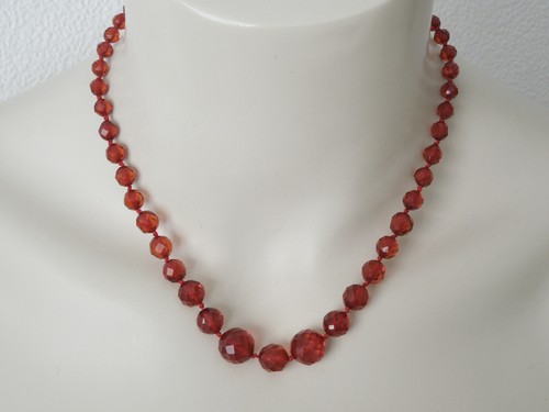 Collier bakélite rouge - en,