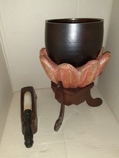 Ensemble de cloches Orin bouddhistes japonaises avec bâton, coussin Zafu et...