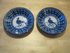2 ASSIETTES RONDE EN TERRE CUITE PEINTE MAIN  DECOR-ORIENTALISTE-CAMAÏEU-BLEU 