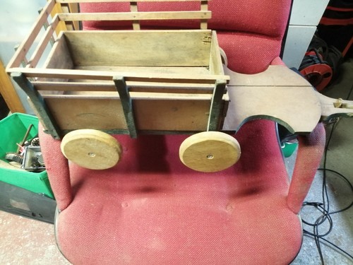 Petit chariot bois jouet - en,