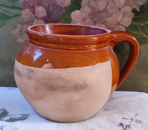 Ancien pot lait terre - À, en
