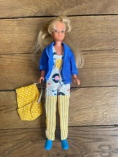 Skipper vintage petite soeur de Barbie année 80 de la marque Mattel.