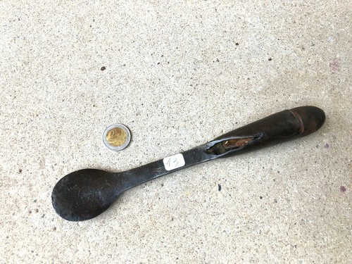 Old tool outil - ), /