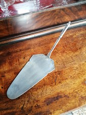 Pelle à gateau orfèvre François Frionnet petit manche ciselé en metal argenté