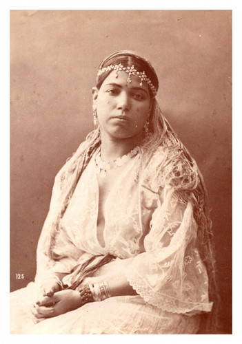 Algérie jeune femme - jeune, costume