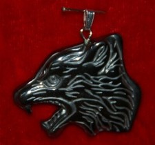 SUPERBE PENDENTIF TETE DE LOUP EN HEMATITE 3 cms x 3,5 cms
