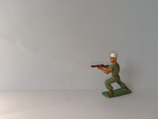 STARLUX militaire légion série ordinaire (ref 83) chargeant fusil