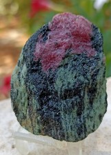 Rubis brut et Zoisite du